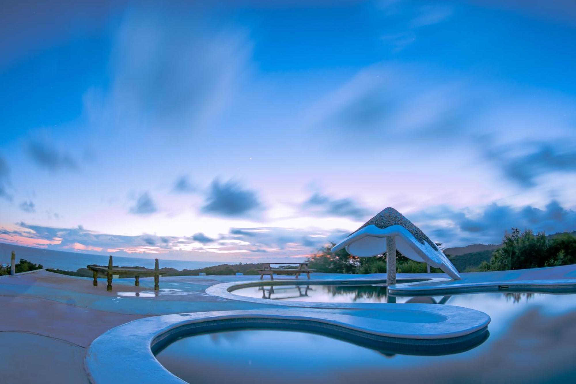 Two Brothers Surf Resort Tola Bagian luar foto