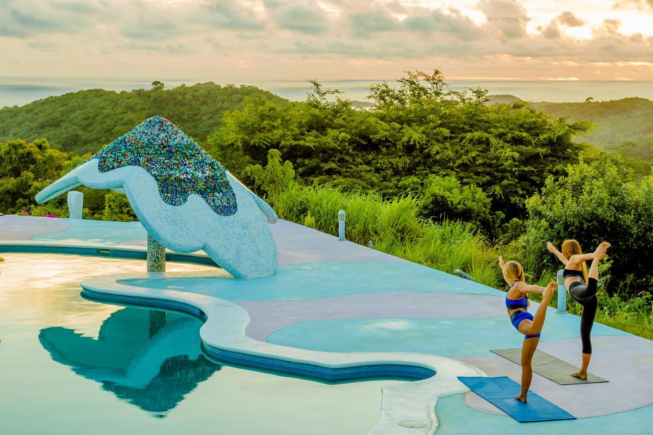 Two Brothers Surf Resort Tola Bagian luar foto