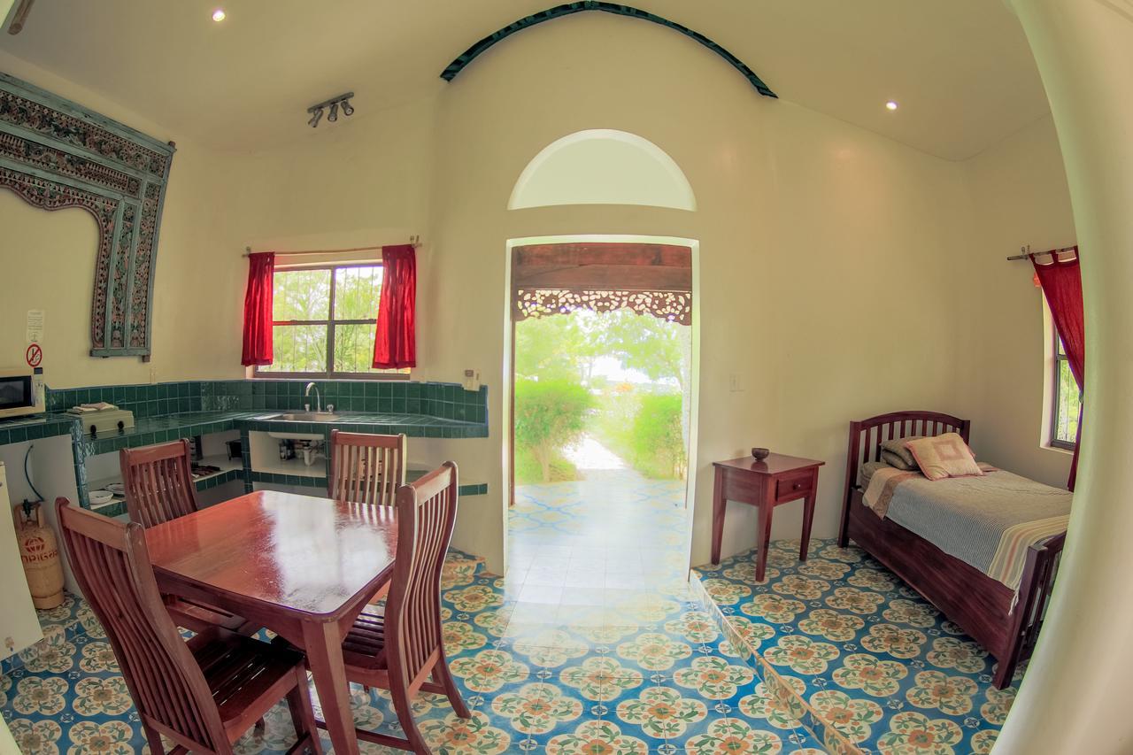 Two Brothers Surf Resort Tola Bagian luar foto